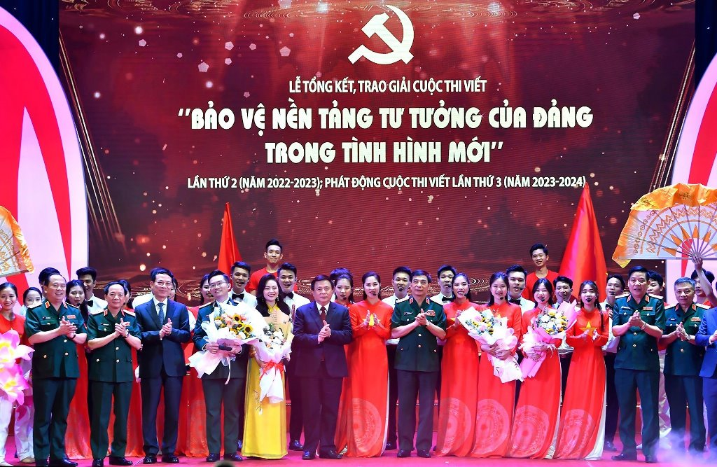 “Đảng là một ngôi sao sáng, sáng nhất trong muôn vì sao”